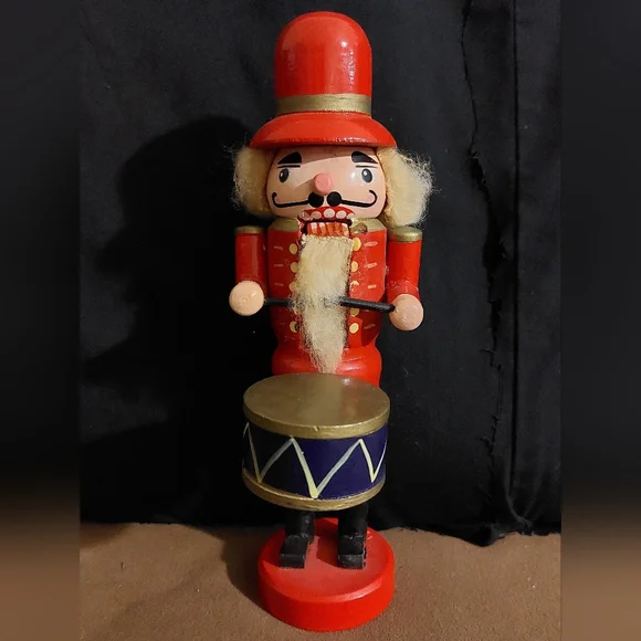 Vintage 9 inch Tall Drummer Nutcracker Figurine - Picture 10 of 13